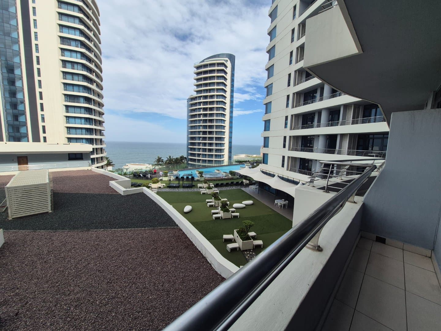 0.5 Bedroom Apartment / flat to rent in Umhlanga Central