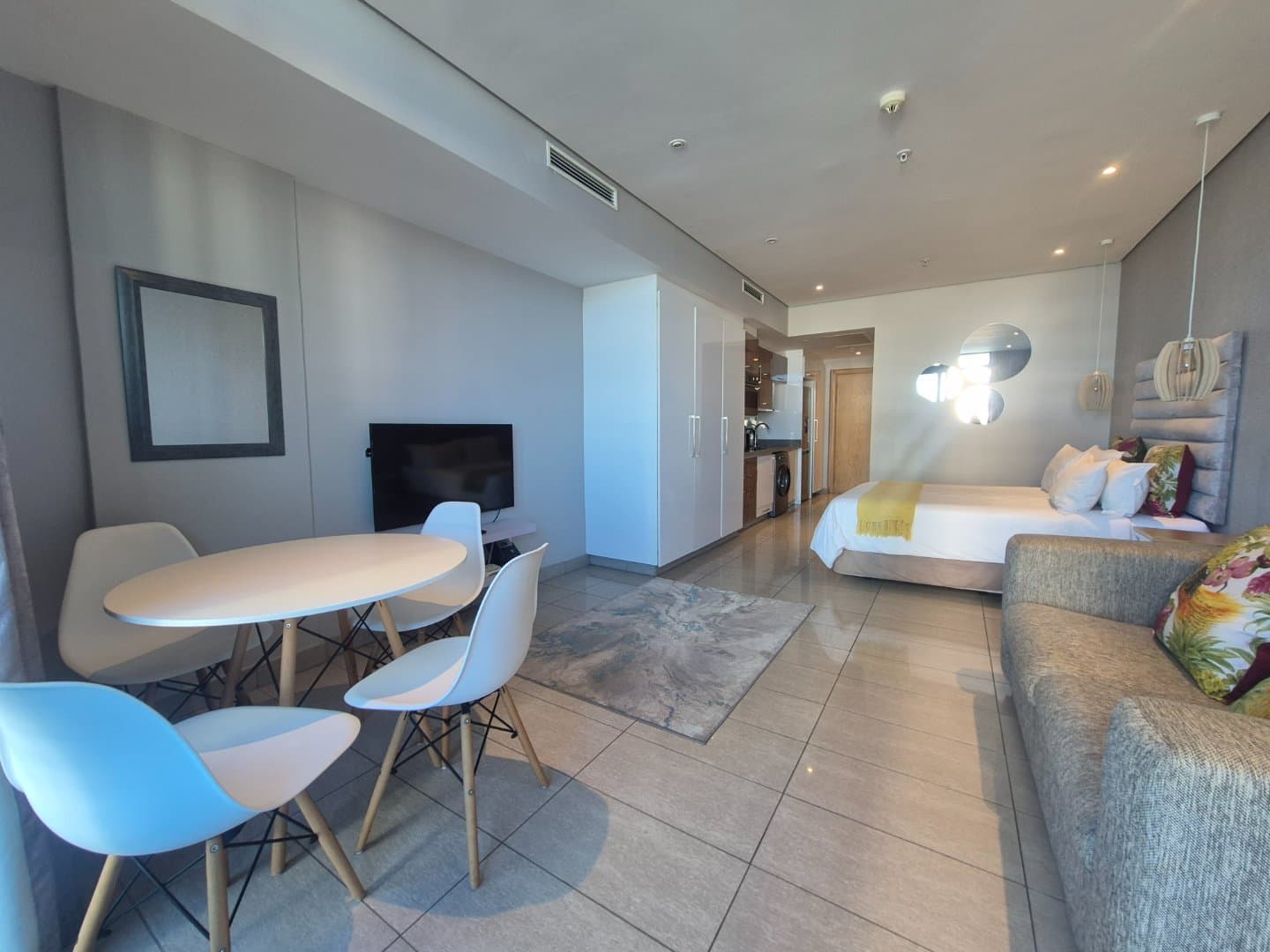 0.5 Bedroom Apartment / flat to rent in Umhlanga Central - View 2